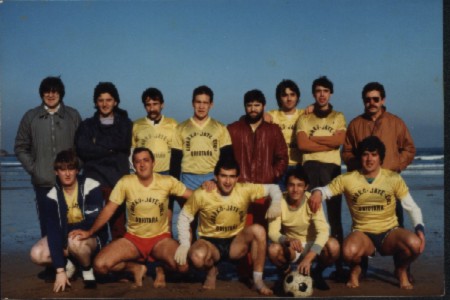 Kuadrilako football taldeko argazkia. Ez dut ondo gogoratzen iazkoa edo duela bi urtekoa den :-)